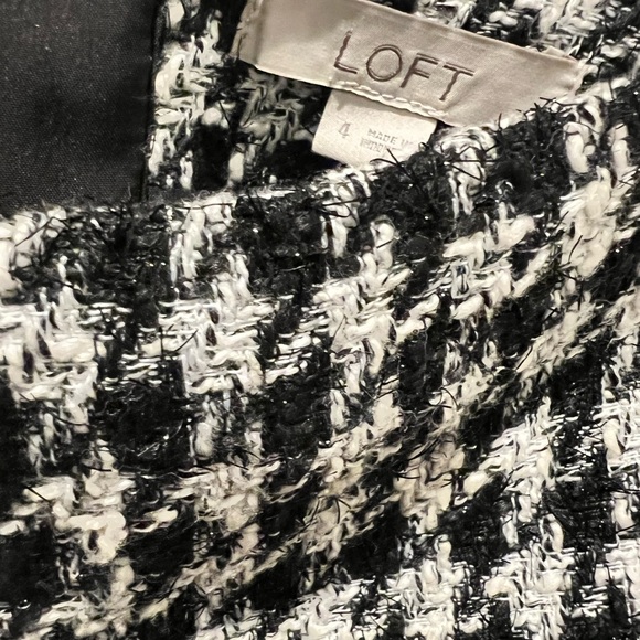 Loft, black and white houndstooth skirt, size 4 - Picture 3 of 3